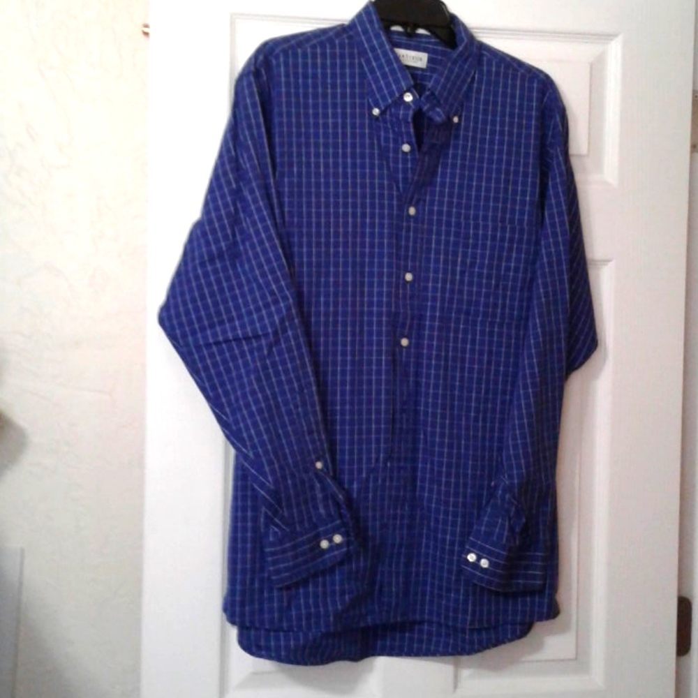 Men's long sleeve shirt.
